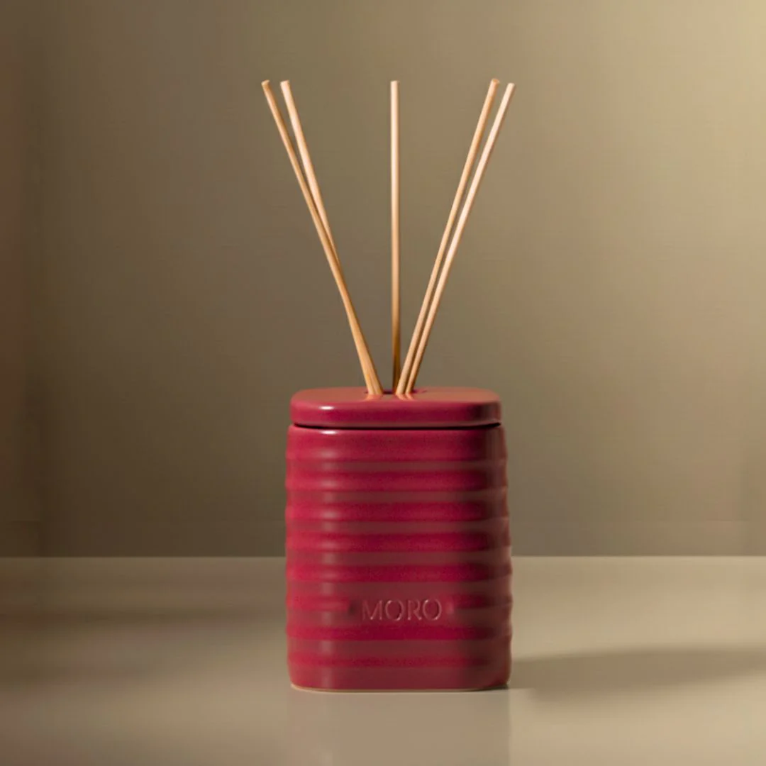 Moro Fragrance Sticks Starterkit | Tonka Bean & Rose | Bold burgundy ceramic jar + 1 Refill (200ml) + 6 sticks