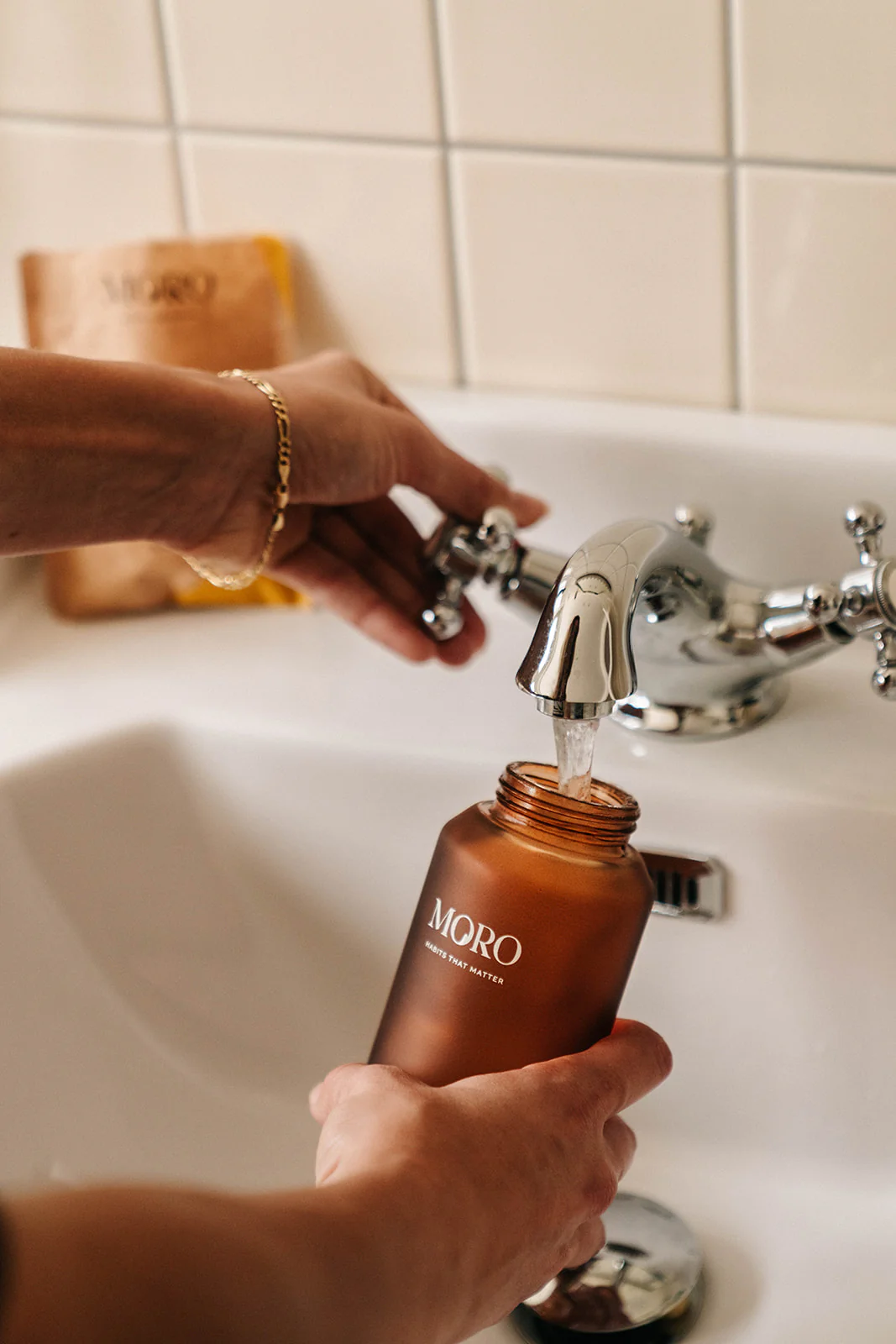Moro Hand & Body Wash Starterkit | Santal & Violet | Soft sand bottle 250ml + 1 refill 50g