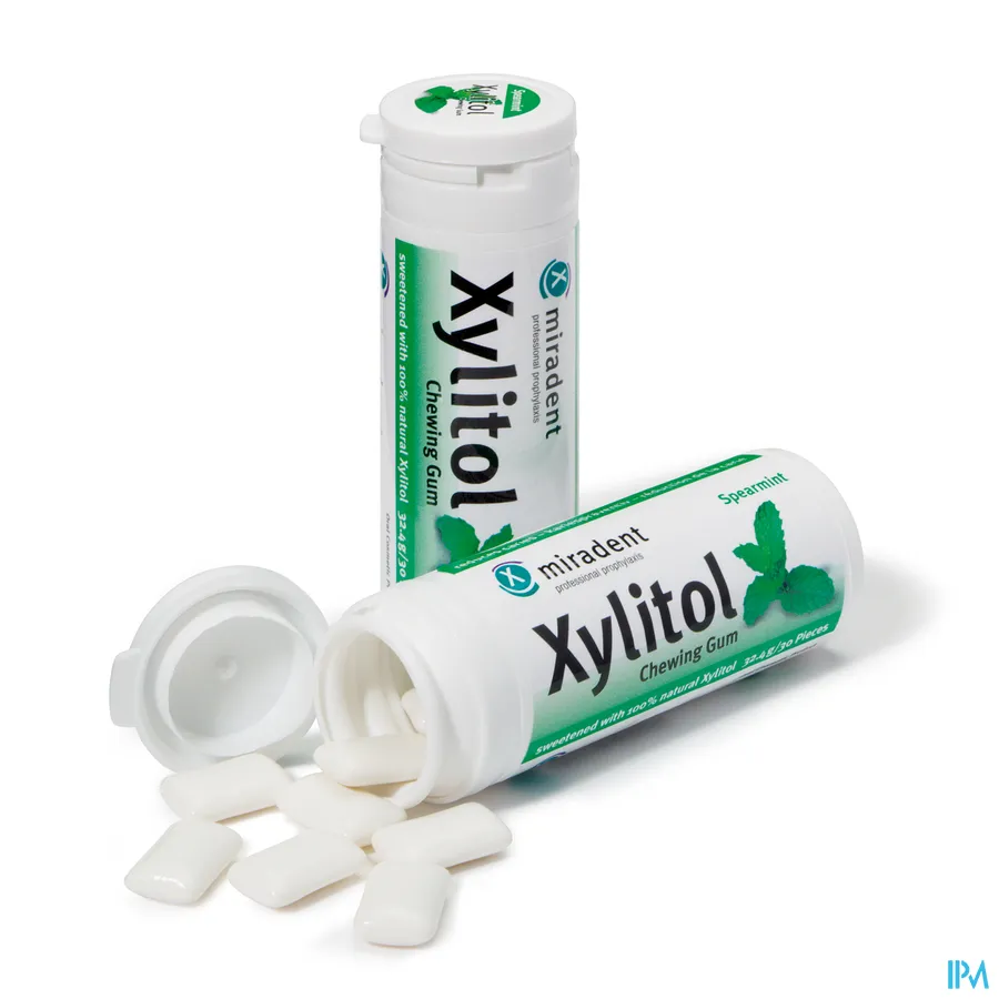 productshot van Miradent Kauwgom Xylitol Groene Munt 30 stuks