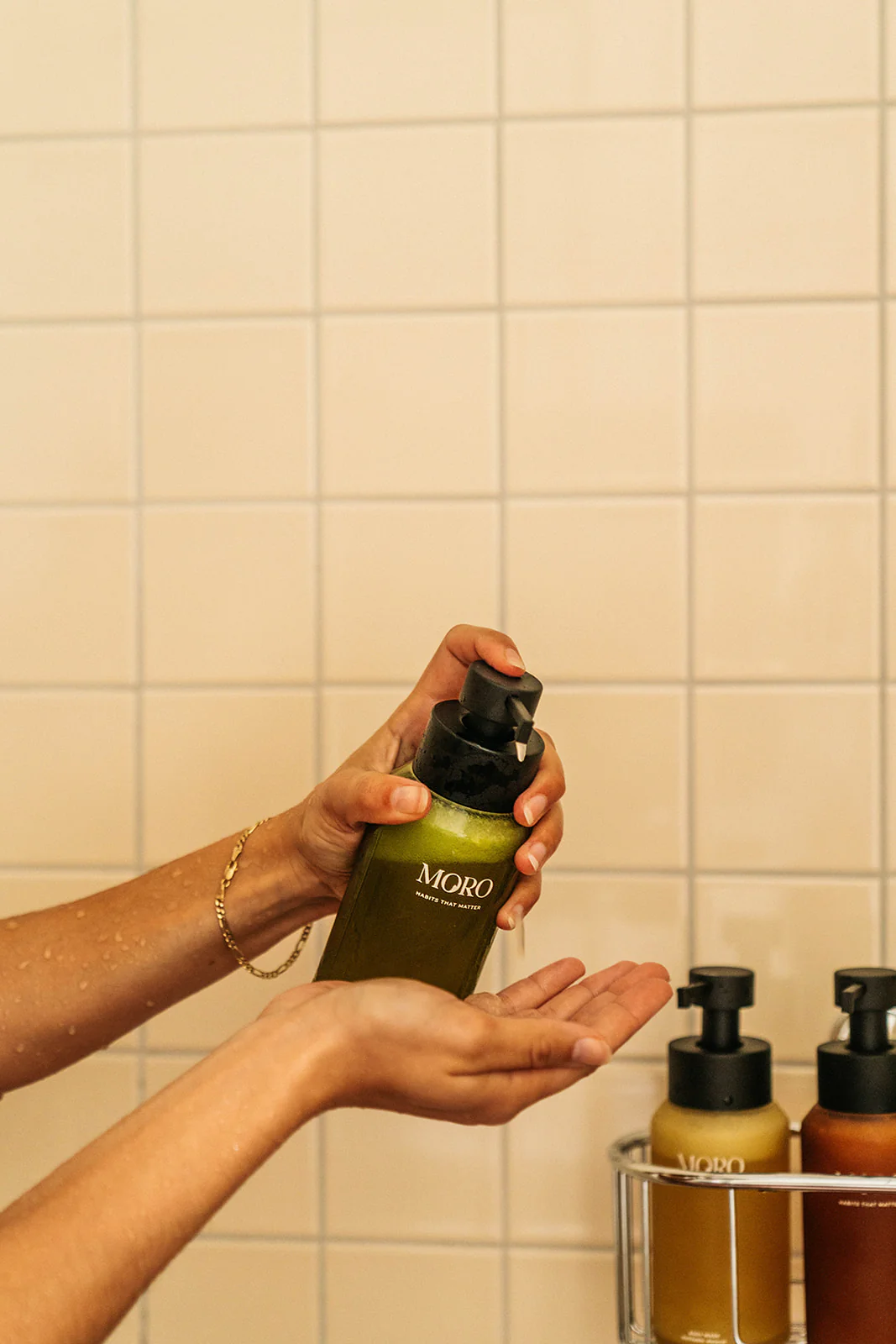 Moro Hand & Body Wash Starterkit | Santal & Violet | Soft sand bottle 250ml + 1 refill 50g