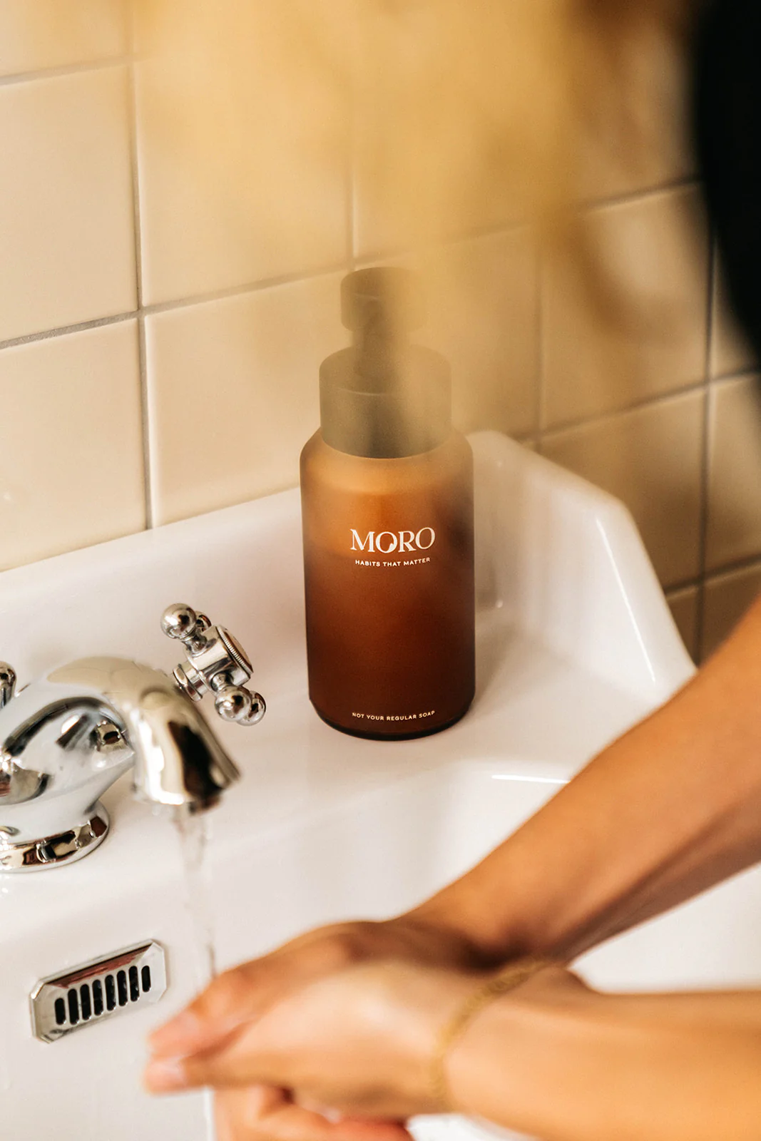Moro Hand & Body Wash Starterkit | Santal & Violet | Soft sand bottle 250ml + 1 refill 50g